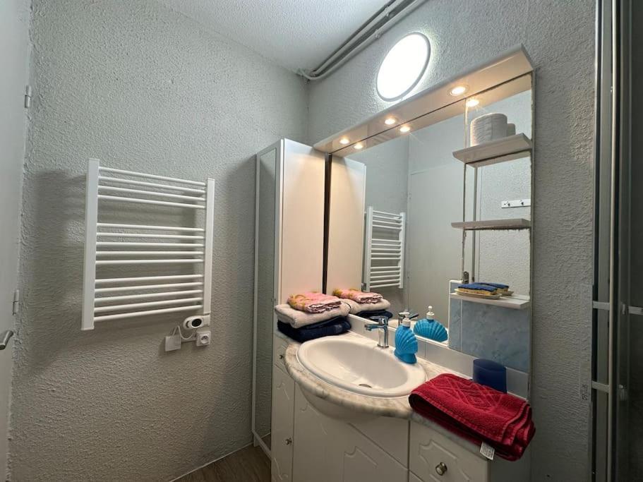 Fonctionnel - 2 Chambres - Bien Situe A 300M De La Plage - Parking Prive De Juin A Sept Кане Екстериор снимка